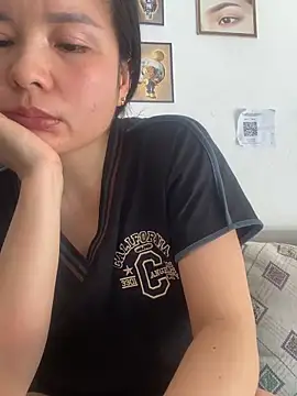 Ivy Trix2 online show from April 8, 2026, 3:39 am