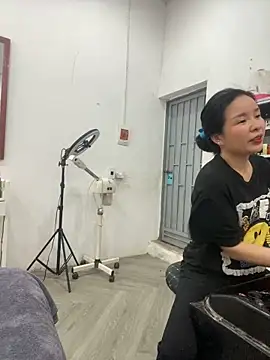 Ivy Trix2 online show from April 15, 2026, 9:27 am