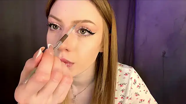 Rosalielue online show from May 18, 2026, 6:14 pm