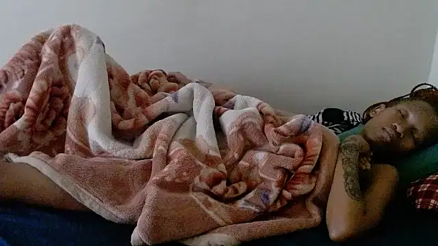 Freakycandy02 online show from April 14, 2026, 8:09 am