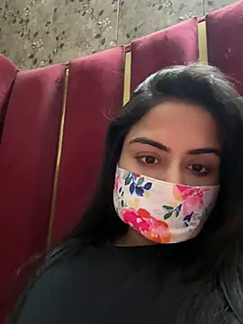 Crazyforyou143 online show from April 19, 2026, 8:33 pm