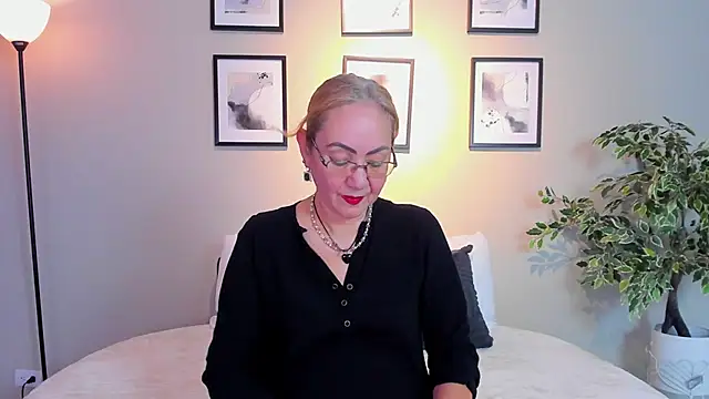 Snapshot of Victoria_Firee chatting on June 11, 2026, 7:34 pm Victoria Firee online show from June 11, 2026, 7:34 pm