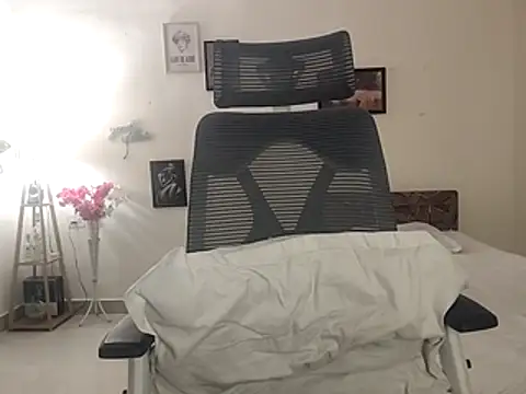 misstyy online show from April 25, 2026, 5:32 pm