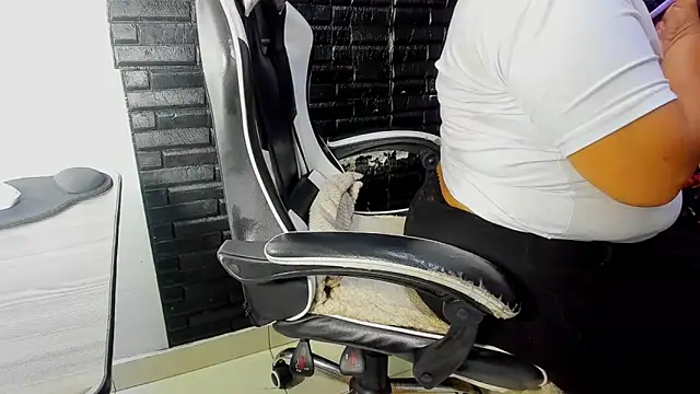 ScarlettSexRx online show from April 7, 2026, 12:49 pm