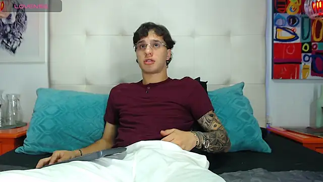 EXCLUSIVE8 online show from March 25, 2026, 4:40 am