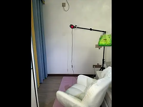 Y--F--LOVE online show from March 19, 2026, 2:21 pm