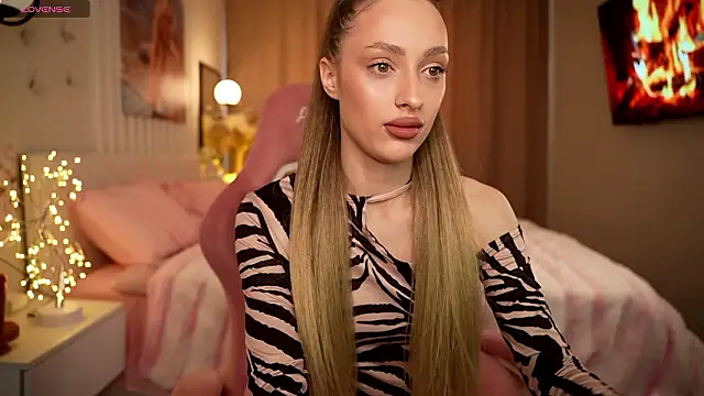 Mila Murr online show from March 11, 2026, 4:07 am