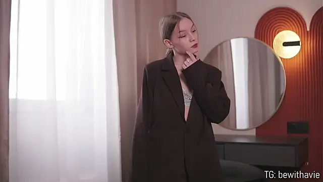 VenaLammo online show from March 29, 2026, 1:33 pm