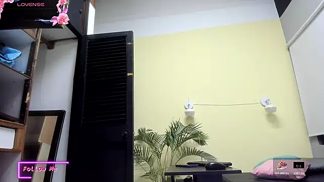  VALERIAGOMEZ online show from April 6, 2026, 10:49 am