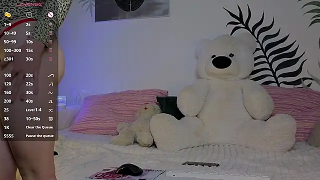 Snapshot of Milla_Rose_ chatting on February 28, 2026, 1:23 pm Milla Rose online show from February 28, 2026, 1:23 pm