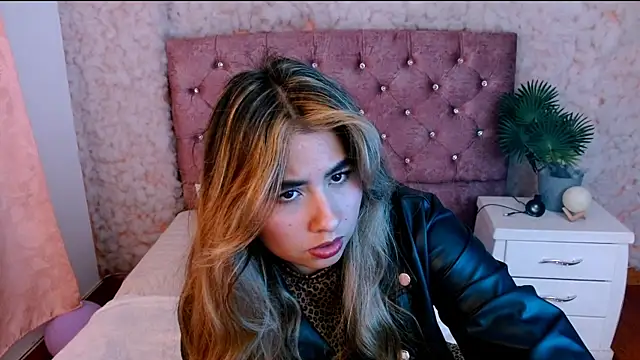 Sofiazaf  online show from March 19, 2026, 7:07 pm