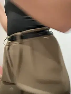 Snapshot of Luarin chatting on February 28, 2026, 11:28 pm Luarin online show from February 28, 2026, 11:28 pm