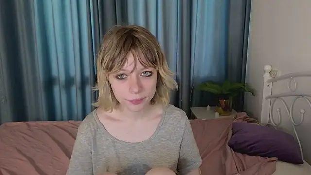 Snapshot of MollySally chatting on May 13, 2026, 4:10 am MollySally online show from May 13, 2026, 4:10 am