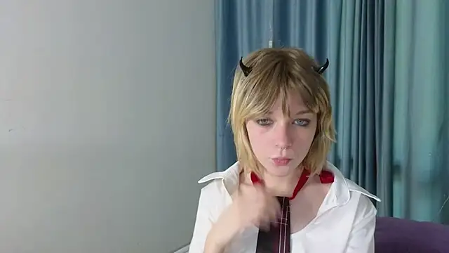 Snapshot of MollySally chatting on May 20, 2026, 5:57 am MollySally online show from May 20, 2026, 5:57 am