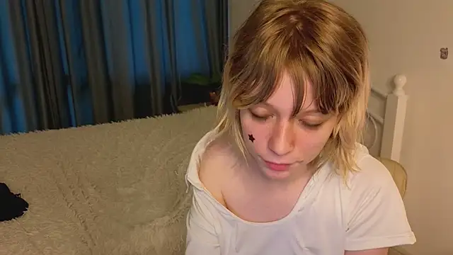 Snapshot of MollySally chatting on June 6, 2026, 7:13 am MollySally online show from June 6, 2026, 7:13 am