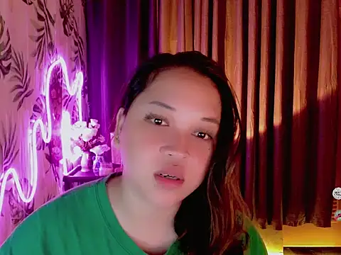 Snapshot of Sweet_coleen chatting on March 28, 2026, 2:27 pm Sweet coleen online show from March 28, 2026, 2:27 pm