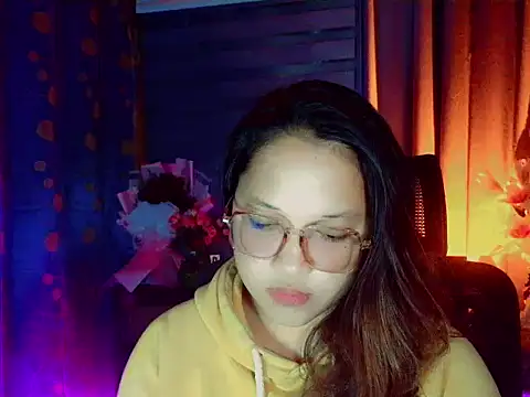 Snapshot of Sweet_coleen chatting on April 15, 2026, 3:30 pm Sweet coleen online show from April 15, 2026, 3:30 pm