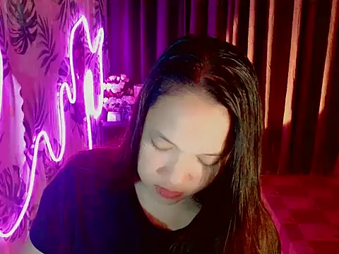 Snapshot of Sweet_coleen chatting on April 17, 2026, 3:26 pm Sweet coleen online show from April 17, 2026, 3:26 pm