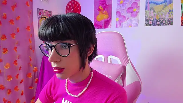 Madeline 21 online show from March 13, 2026, 5:03 am