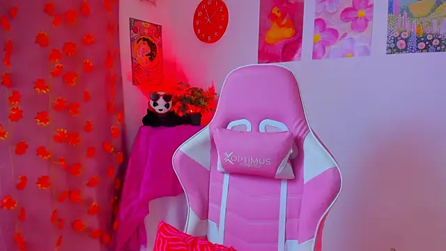 Madeline 21 online show from April 1, 2026, 5:08 am