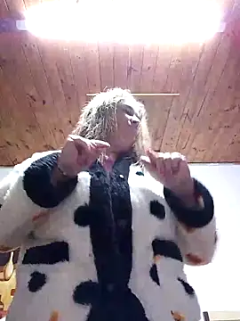 momismilf544 online show from May 24, 2026, 5:01 am