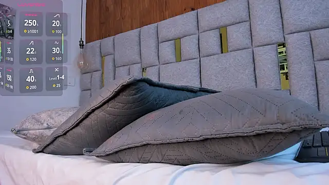 camilaa smith  online show from March 12, 2026, 7:31 pm