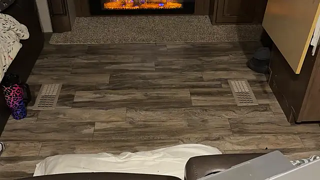 Snapshot of helovesanalbicouple chatting on March 4, 2026, 11:27 am helovesanalbicouple online show from March 4, 2026, 11:27 am