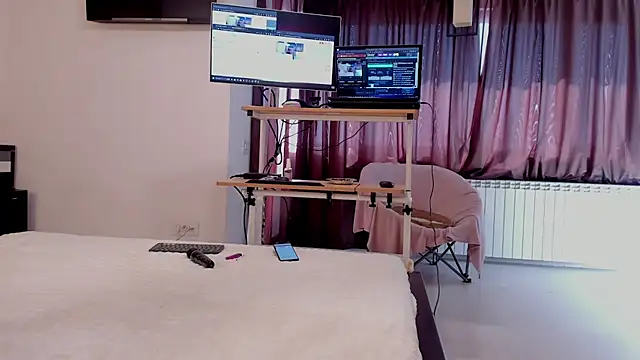 LadyAriaHunt online show from April 6, 2026, 9:10 am