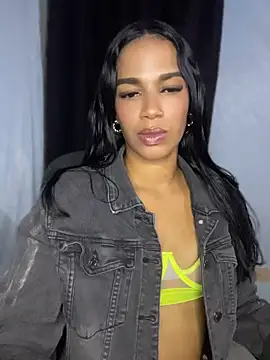 Snapshot of FlorSalvaje_ chatting on May 7, 2026, 12:38 am FlorSalvaje online show from May 7, 2026, 12:38 am