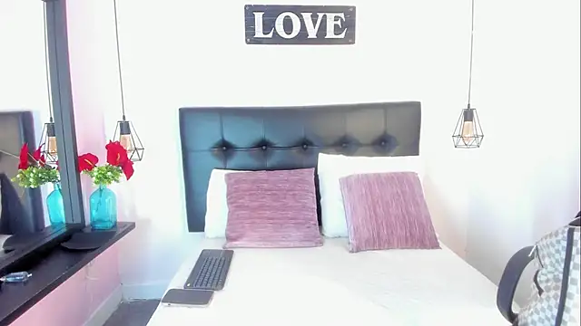 KatallelaMurillo online show from April 16, 2026, 12:28 pm