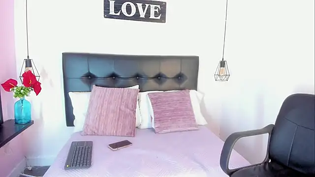 KatallelaMurillo online show from April 25, 2026, 11:02 am