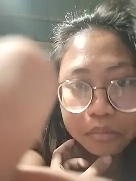 angelpinay44 online show from June 3, 2026, 3:39 pm