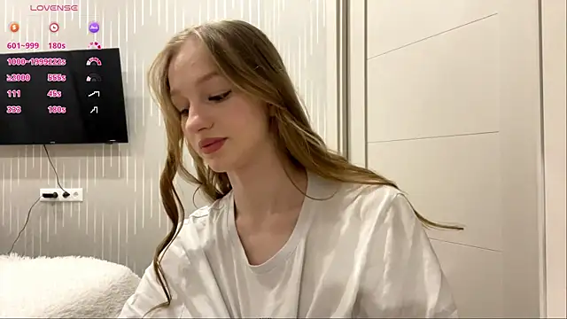 Anika Socutehe online show from May 14, 2026, 9:10 pm