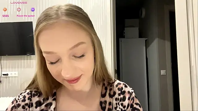 Anika Socutehe online show from May 24, 2026, 9:20 pm