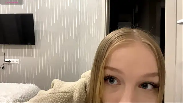 Anika Socutehe online show from May 25, 2026, 10:05 pm