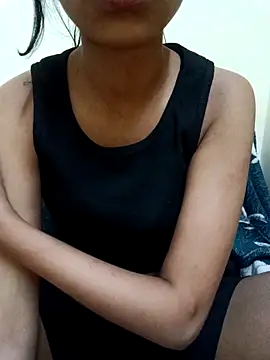 MAYA BED GIRL online show from March 28, 2026, 2:44 am