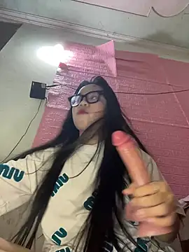 Leeeeiu online show from April 10, 2026, 3:17 pm