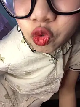 Leeeeiu online show from April 19, 2026, 3:22 pm