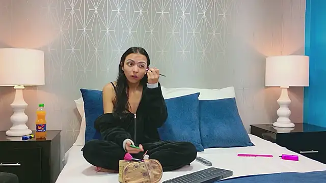 CherryAndDax online show from May 19, 2026, 1:17 pm