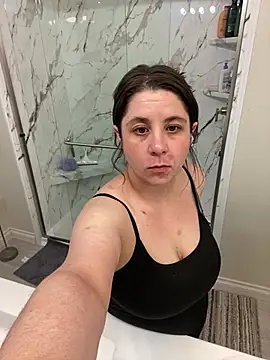 bratbabyannax online show from March 28, 2026, 3:22 pm