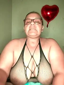 Roxy 77 online show from March 24, 2026, 8:52 am