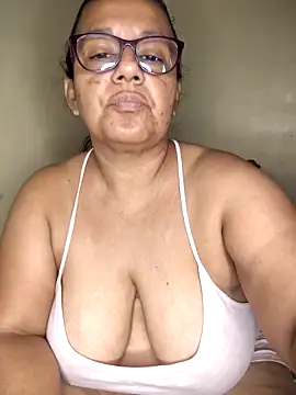 Roxy 77 online show from March 25, 2026, 11:38 am