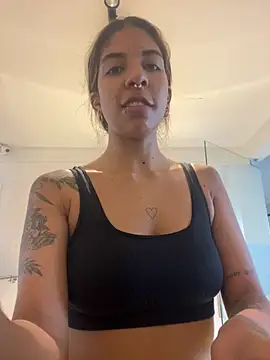 VioletaHills  online show from April 4, 2026, 12:13 pm