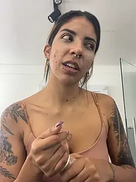 VioletaHills  online show from June 28, 2026, 12:33 pm