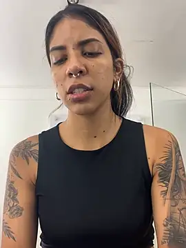 VioletaHills  online show from July 4, 2026, 12:22 pm