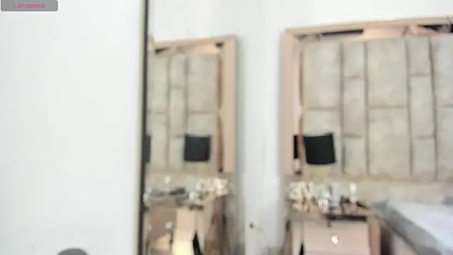 Titan Moreno  online show from April 11, 2026, 12:09 pm