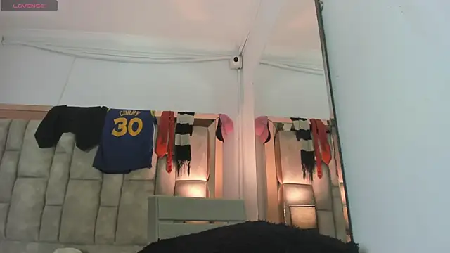 Snapshot of Titan_Moreno_ chatting on July 7, 2026, 6:47 am Titan Moreno online show from July 7, 2026, 6:47 am