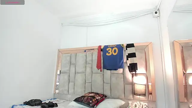 Snapshot of Titan_Moreno_ chatting on July 9, 2026, 3:32 am Titan Moreno online show from July 9, 2026, 3:32 am