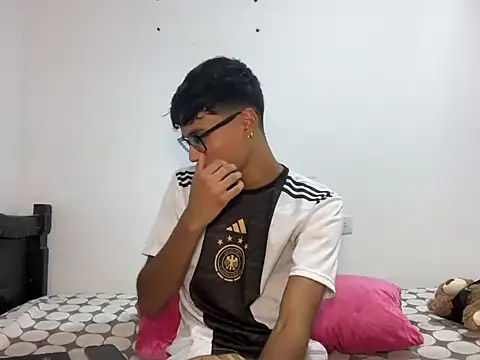 DeividBigCock23 online show from March 26, 2026, 6:35 pm