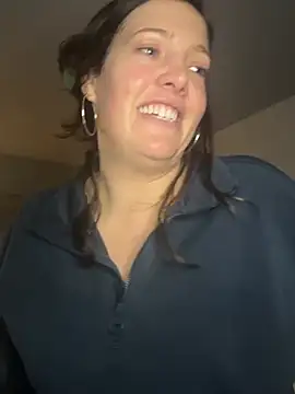 Snapshot of hollyharmd chatting on March 1, 2026, 3:41 am hollyharmd online show from March 1, 2026, 3:41 am